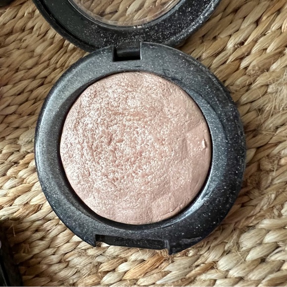 Victoria’s Secret makeup Eyeshadow/Cheek Blush/Illuminator Makeup Bundle - Picture 3 of 8